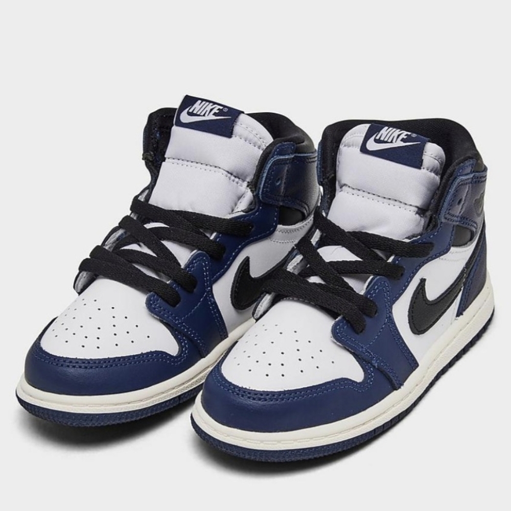 Toddler Jordan 1 sneakers